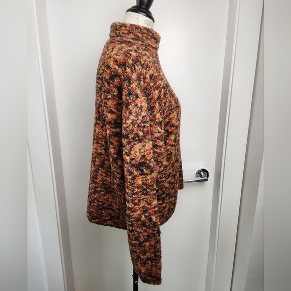 Italian Boucle Knit Turtleneck Sweater - Picture 7 of 8